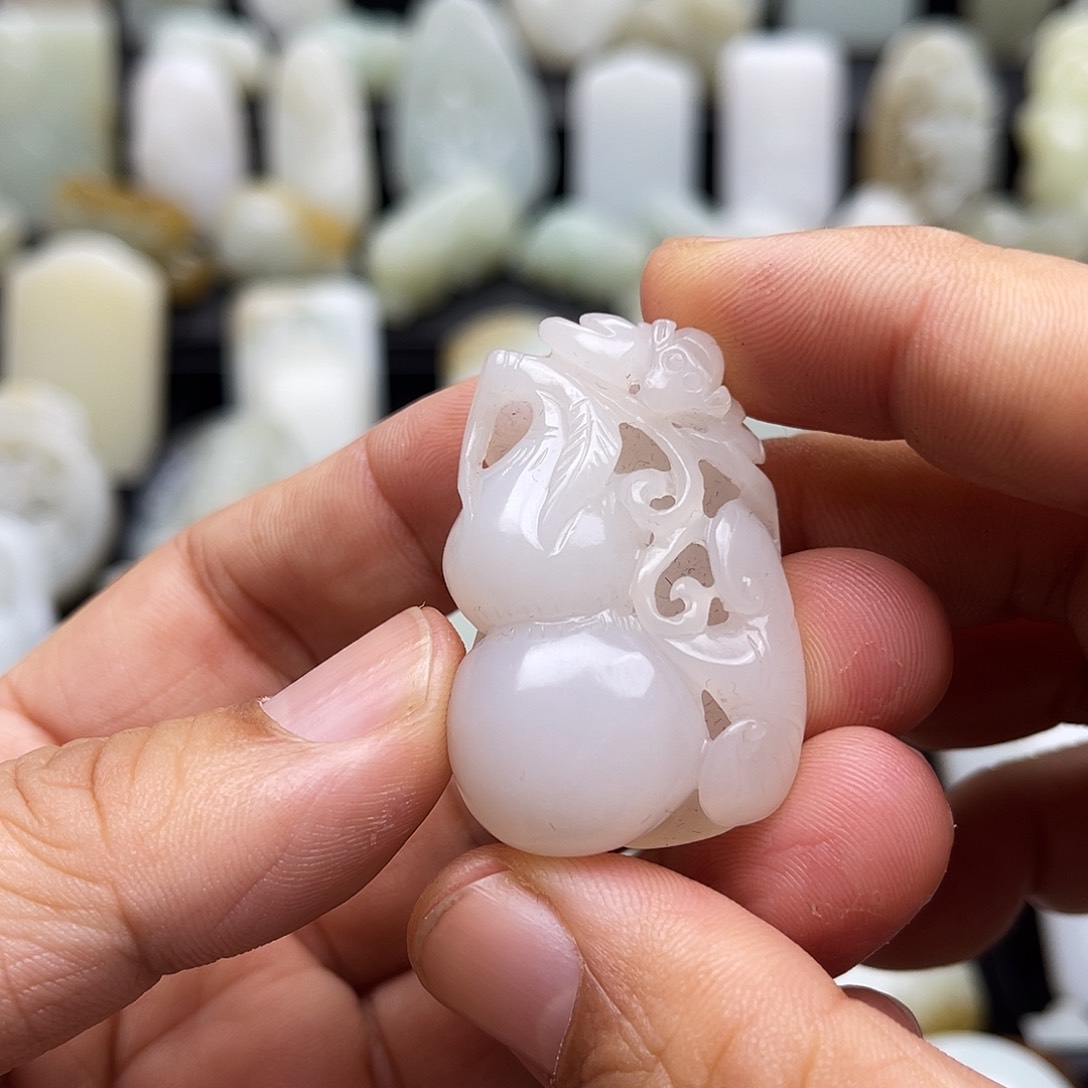 和田玉颈饰未镶嵌