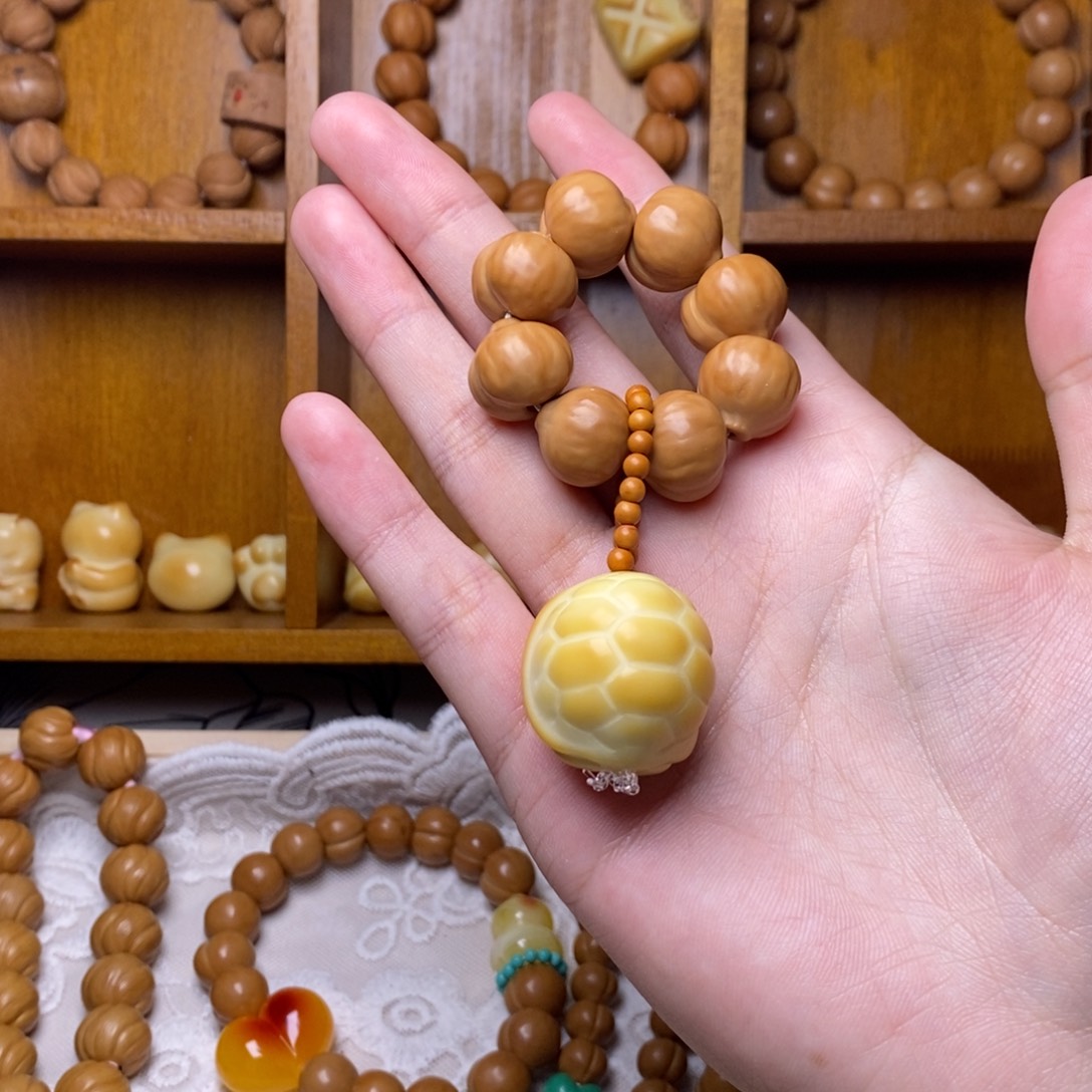 蔚***屿猴头核桃把件屁桃