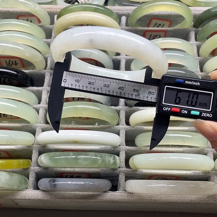 蛇纹石玉未镶嵌手镯182