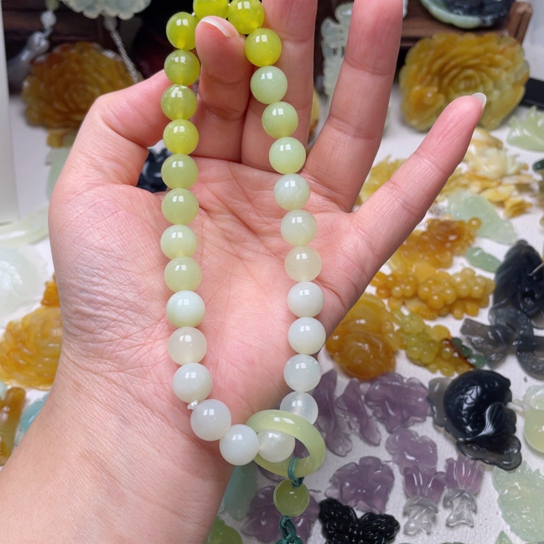 蛇纹石玉颈饰未镶嵌