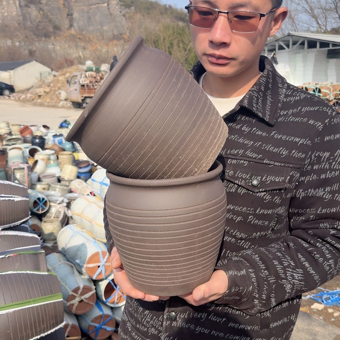 紫砂花盆口20高20（黑金刚两个