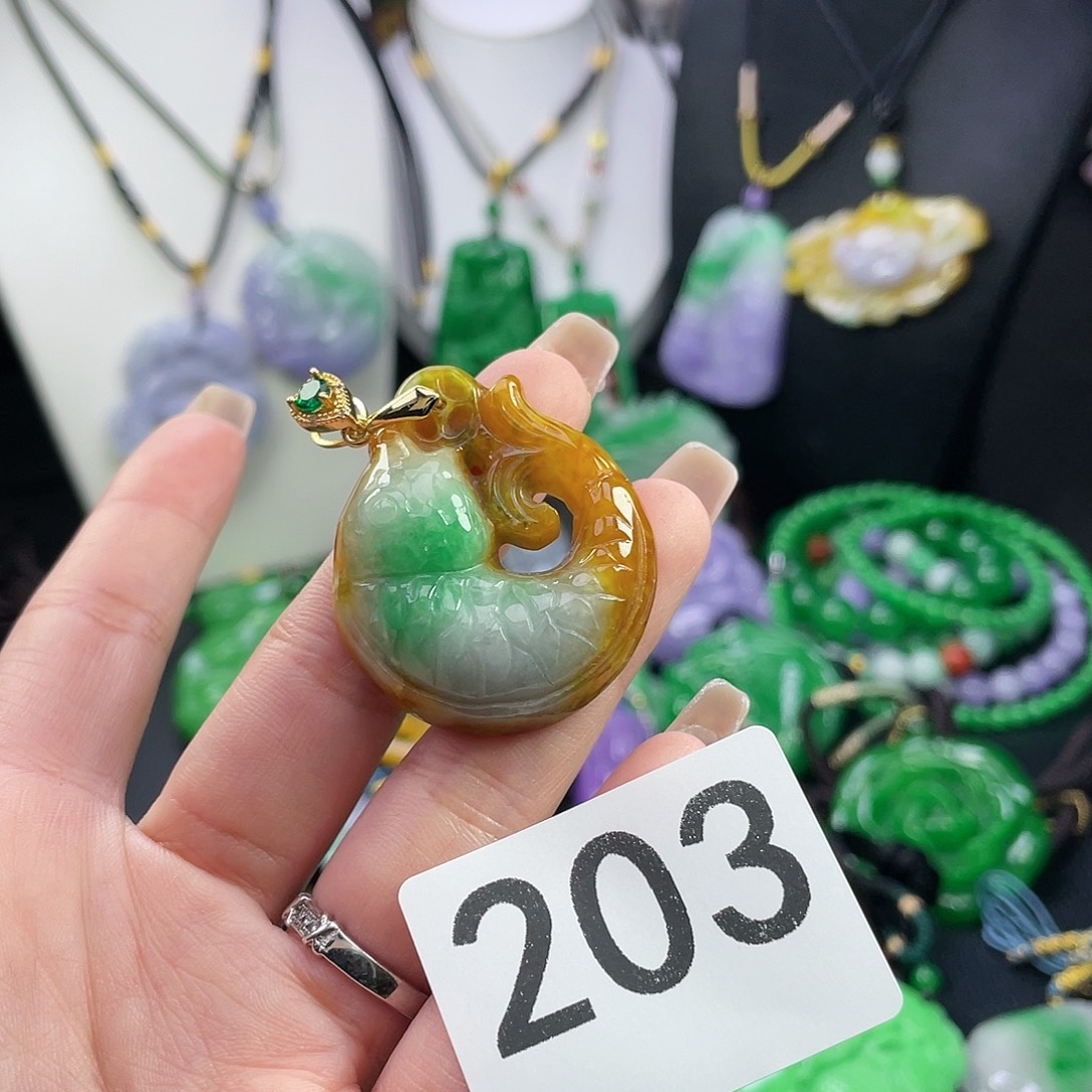 翡翠未镶嵌吊坠(赠链)