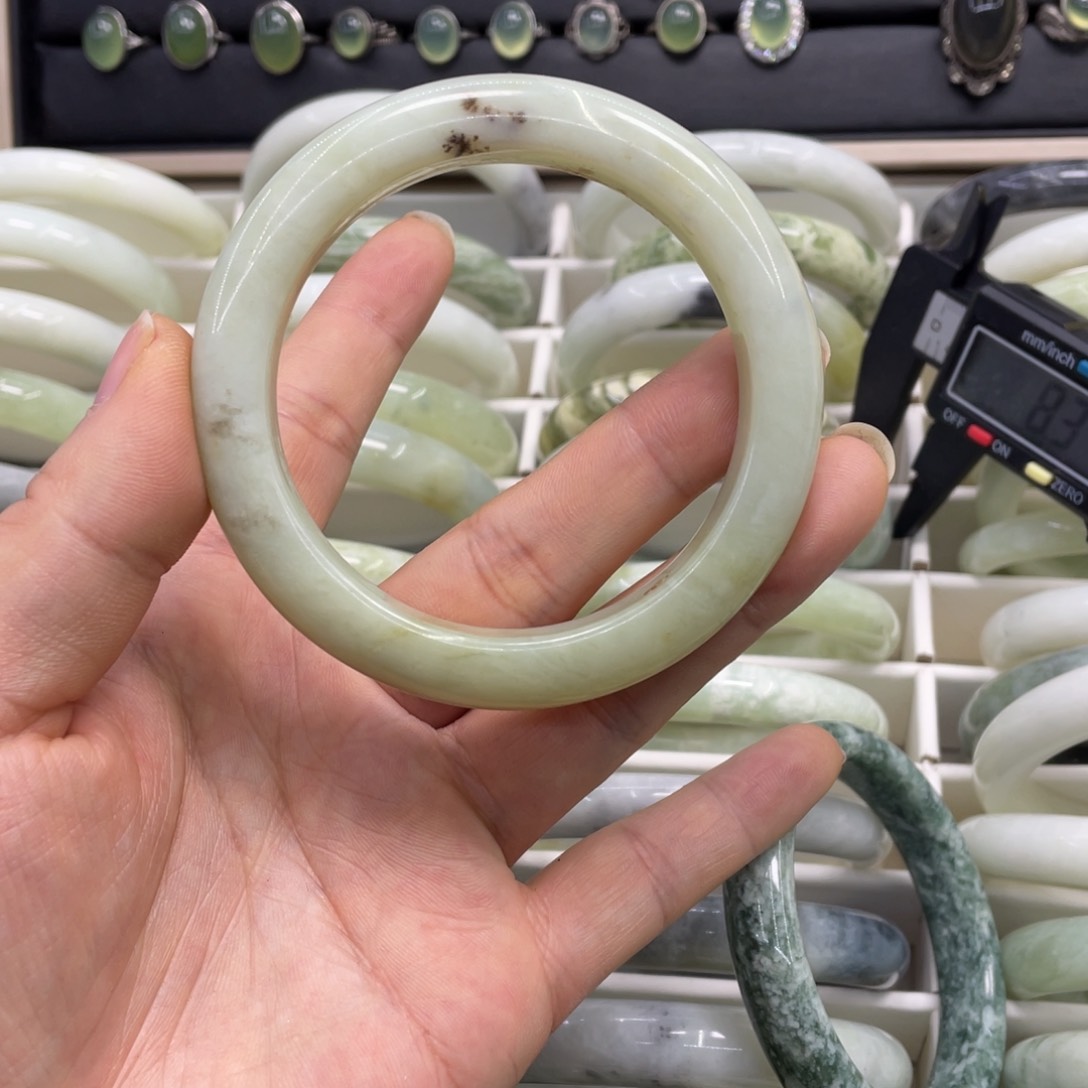 蛇纹石玉手镯未镶嵌57.5口径福利款有瑕疵