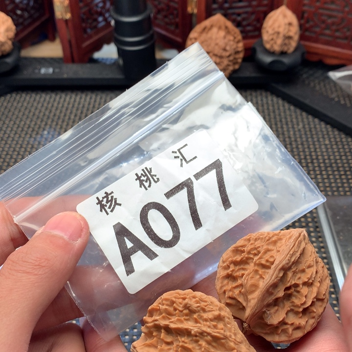 文玩核桃吊坠葡萄干