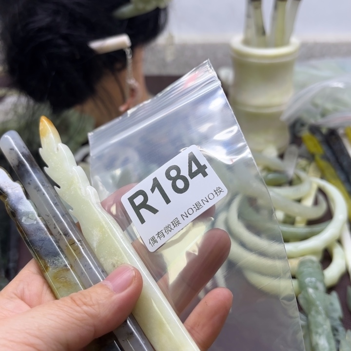 蛇纹石玉发饰合金木****姐