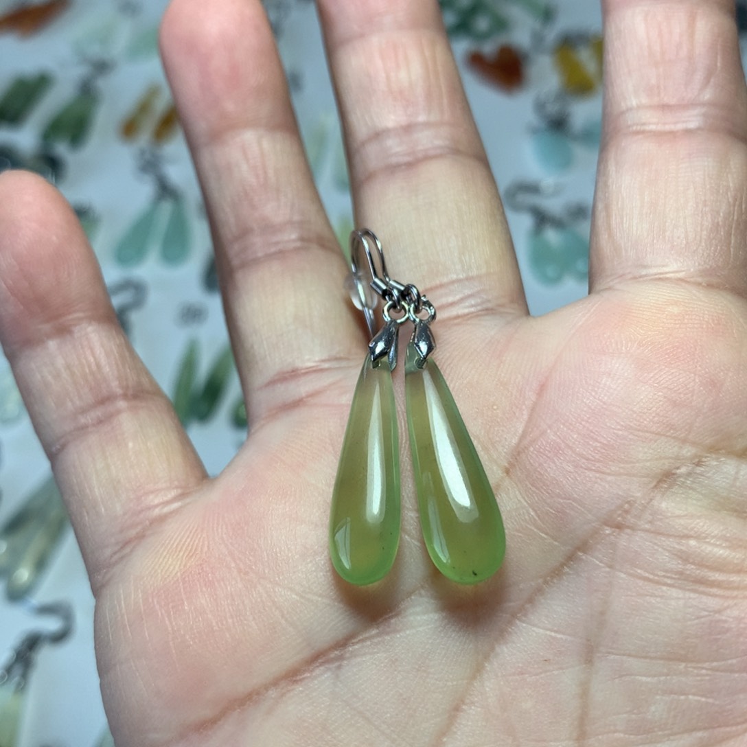 蛇纹石玉耳环未镶嵌