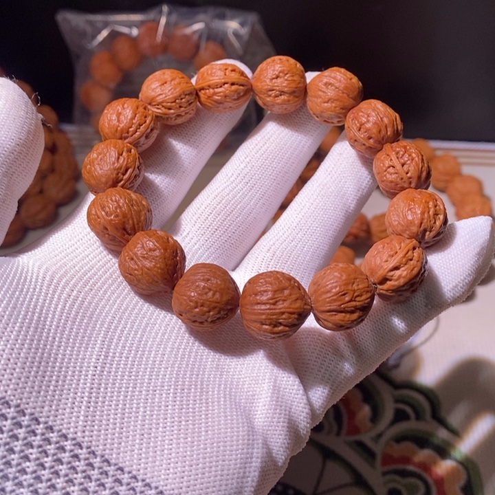文玩核桃手串……24