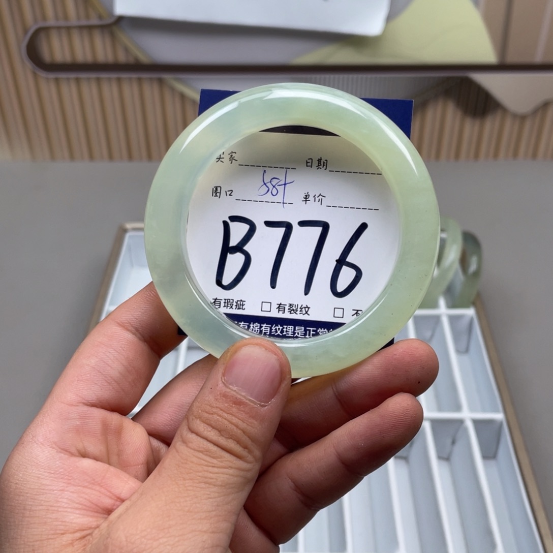 岫玉手镯手镯未镶嵌