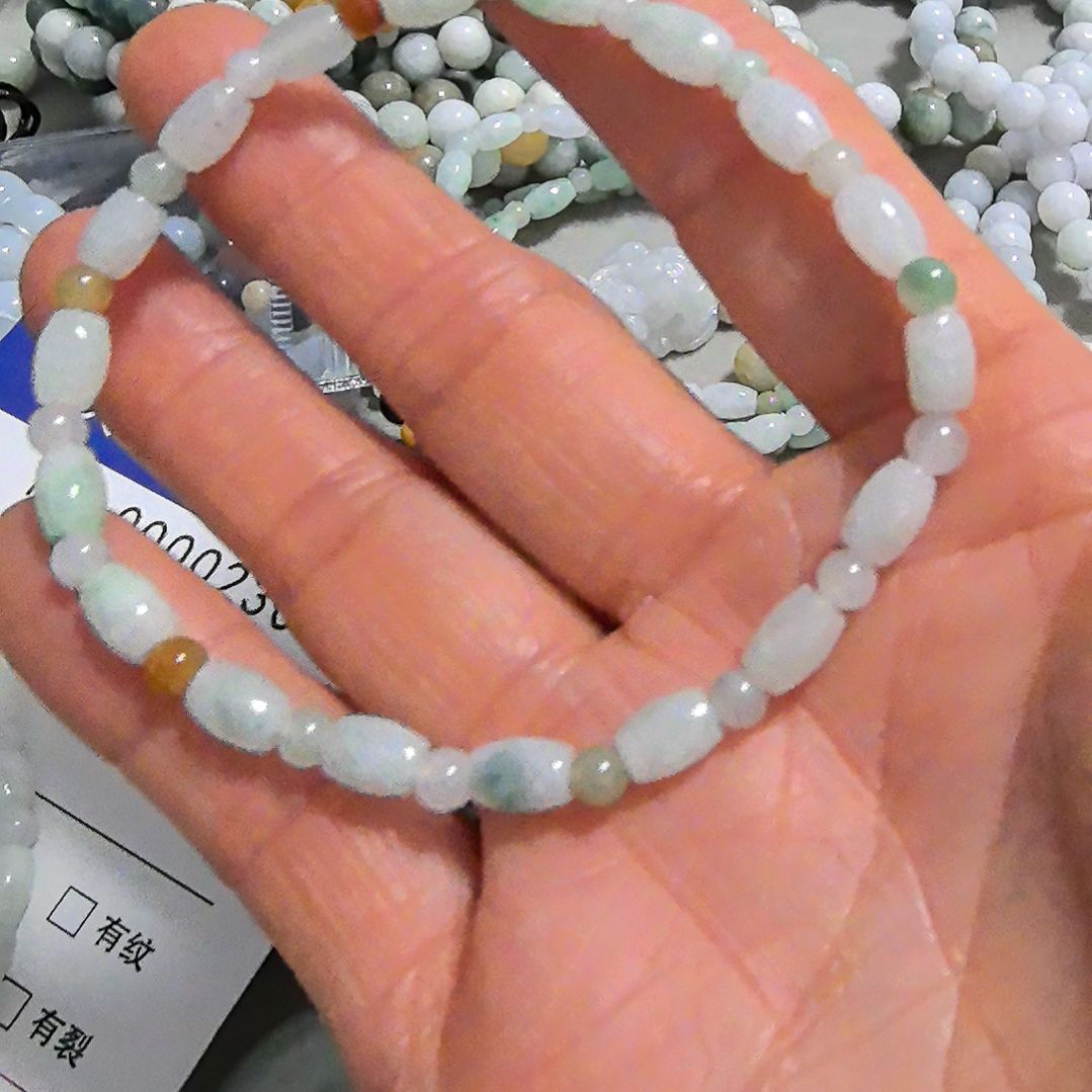 翡翠颈饰未镶嵌手串