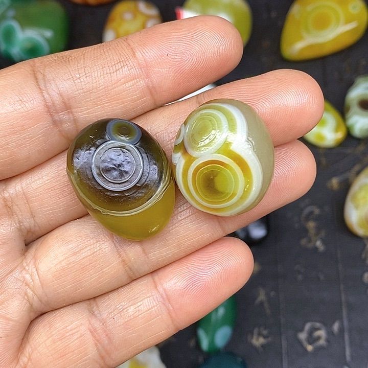 流**鸣花眼玛瑙奇石饰品无孔