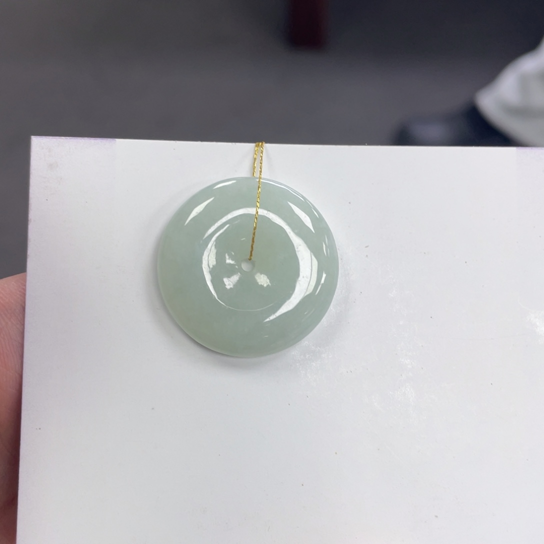 翡翠颈饰未镶嵌平安扣