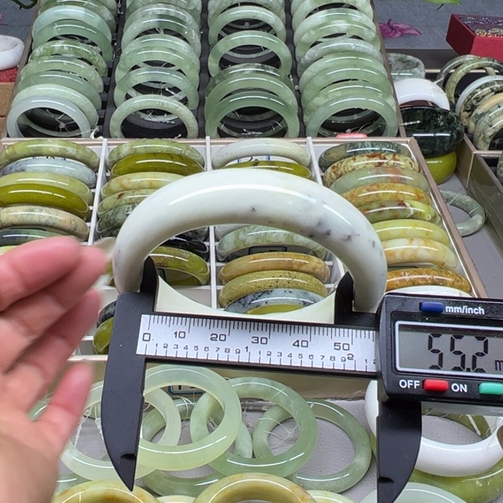 蛇纹石玉未镶嵌手镯13