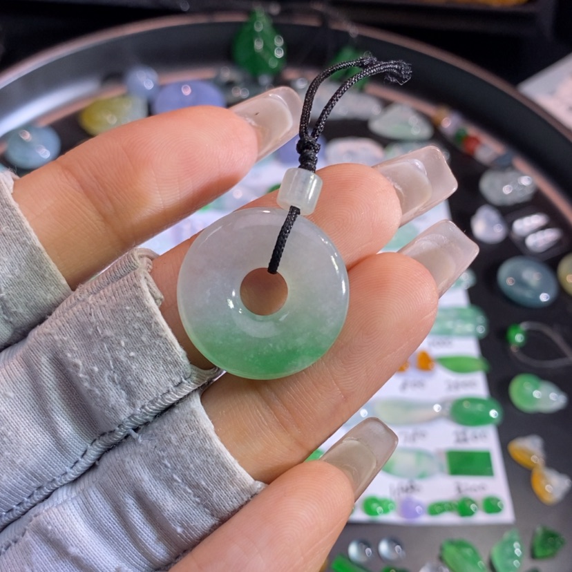 【闪购商品】翡翠未镶嵌挂件甜甜圈