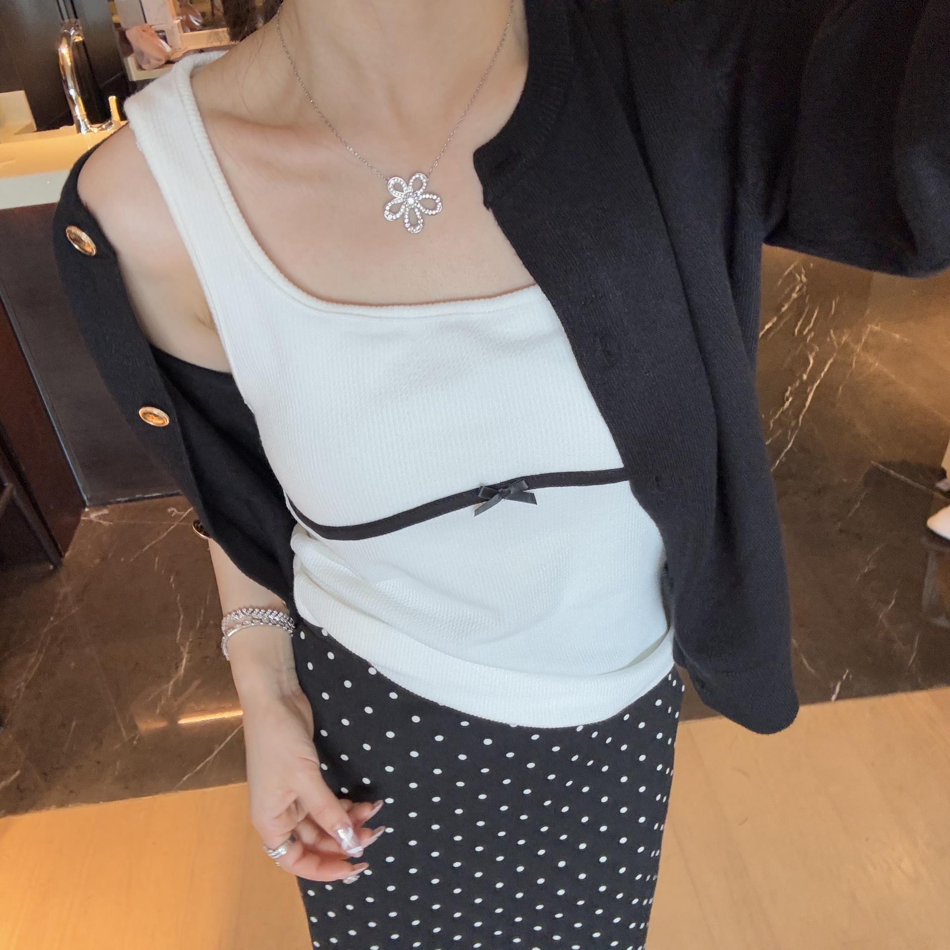 撞色蝴蝶结背心 小允姐姐2025新款时尚气质高级撞色蝴蝶结背心