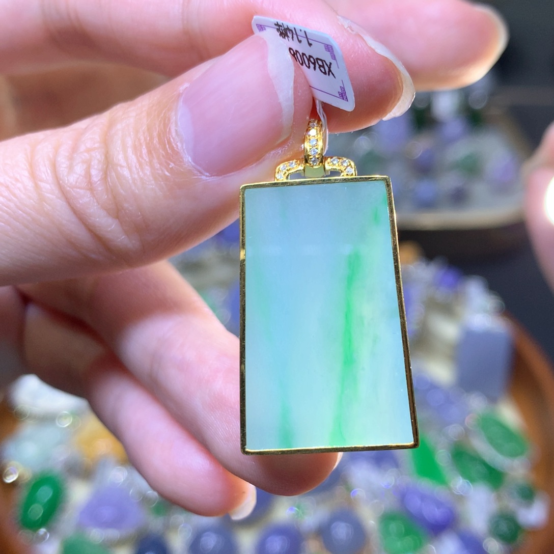 【闪购商品】翡翠颈饰18K金镶嵌翡翠吊坠项链