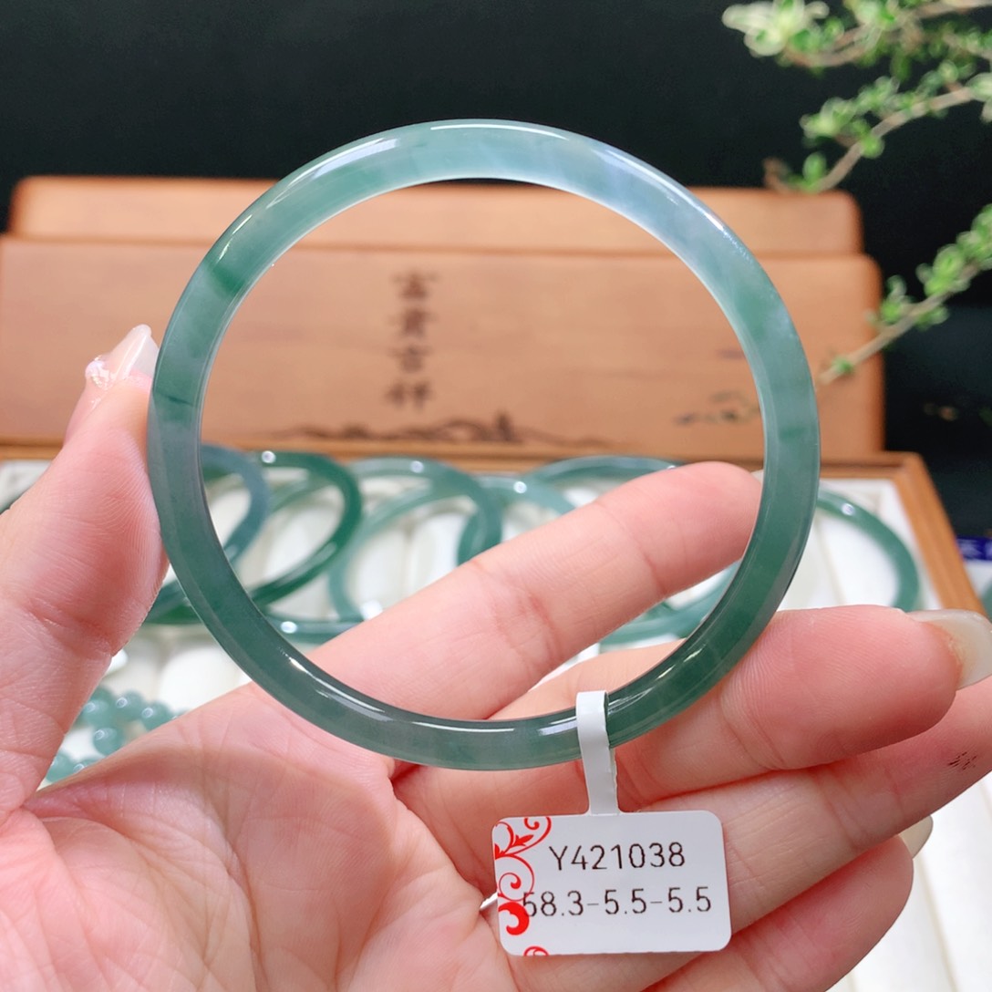 翡翠手镯未镶嵌天然