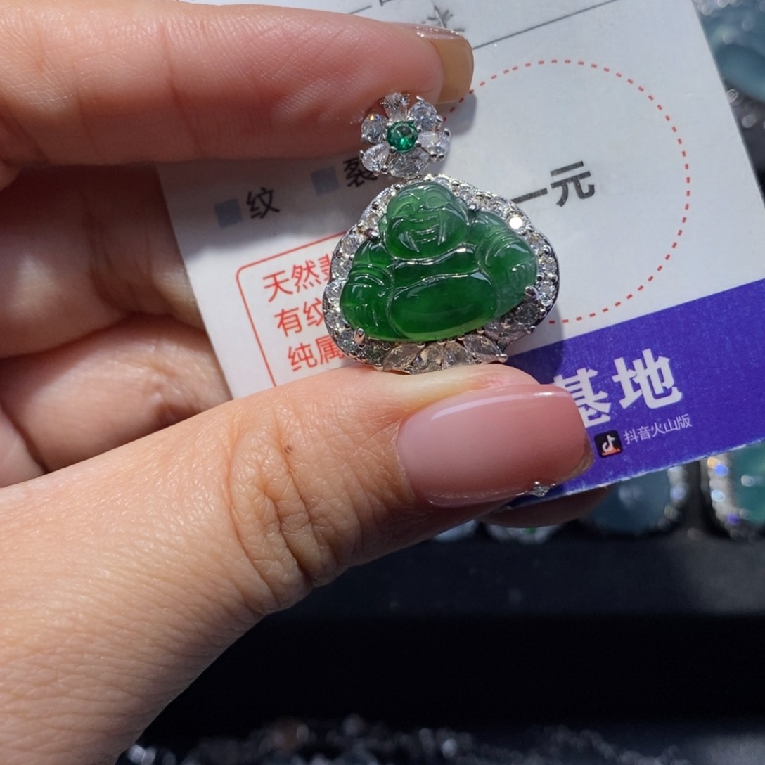 翡翠颈饰未镶嵌翡翠