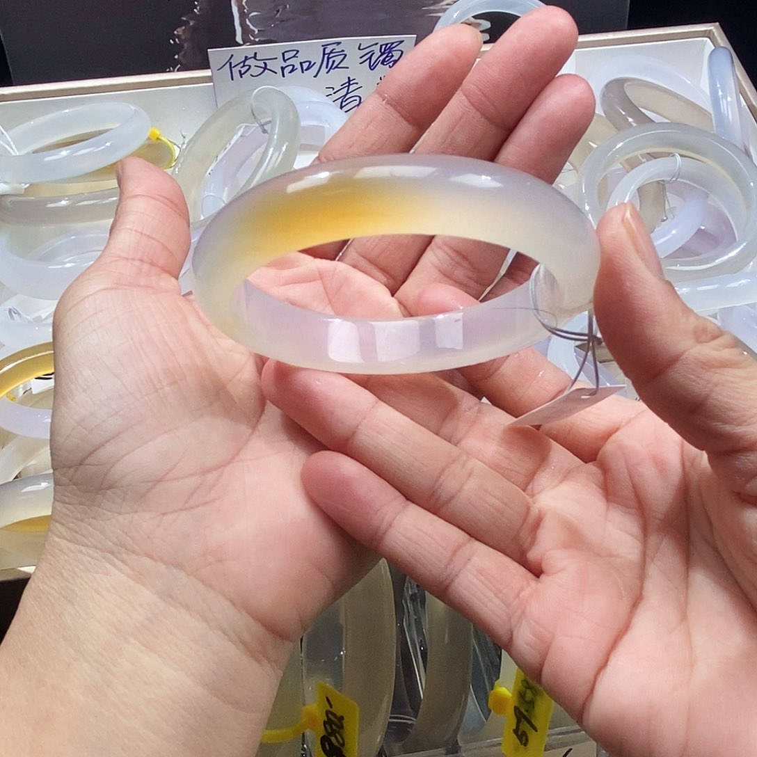 玛瑙/玉髓手镯未镶嵌58