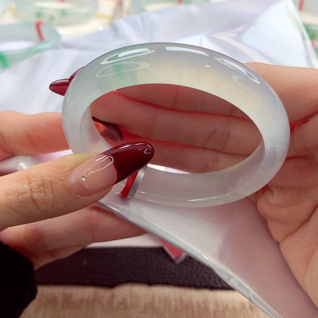 翡翠手镯（贵妃镯）未镶嵌52.5贵妃 种水天花板 灵