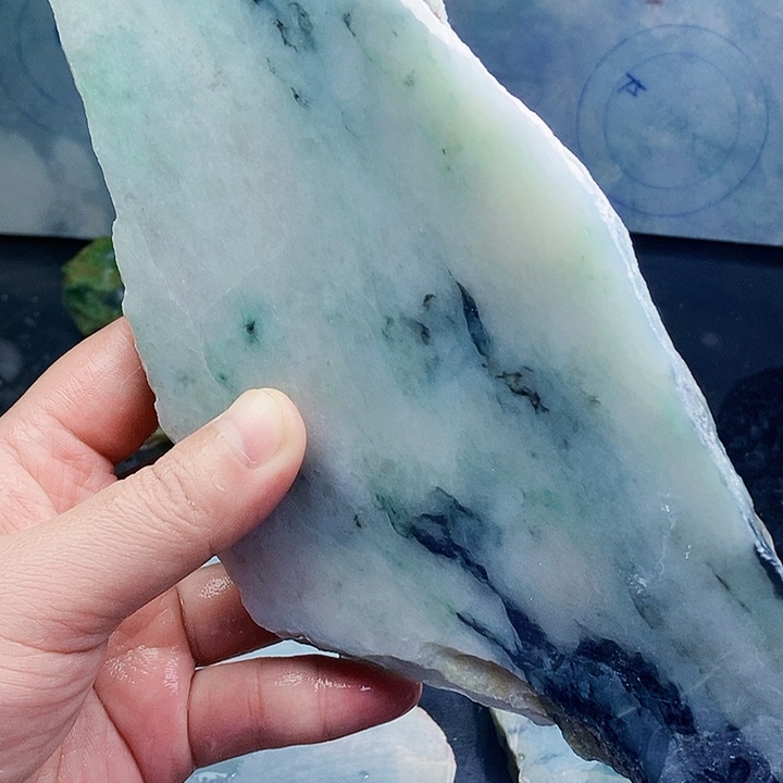 翡翠未镶嵌颈饰毛料12