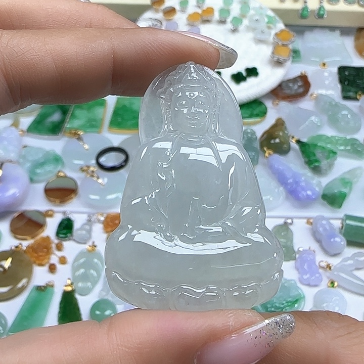 翡翠颈饰未镶嵌白冰素衣观音