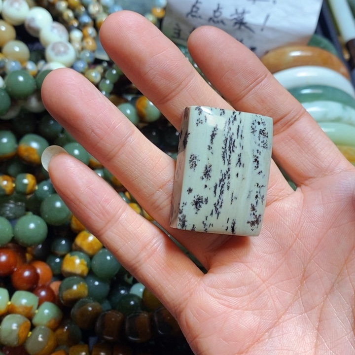 岫岩河磨玉（透闪石质玉）手链未镶嵌