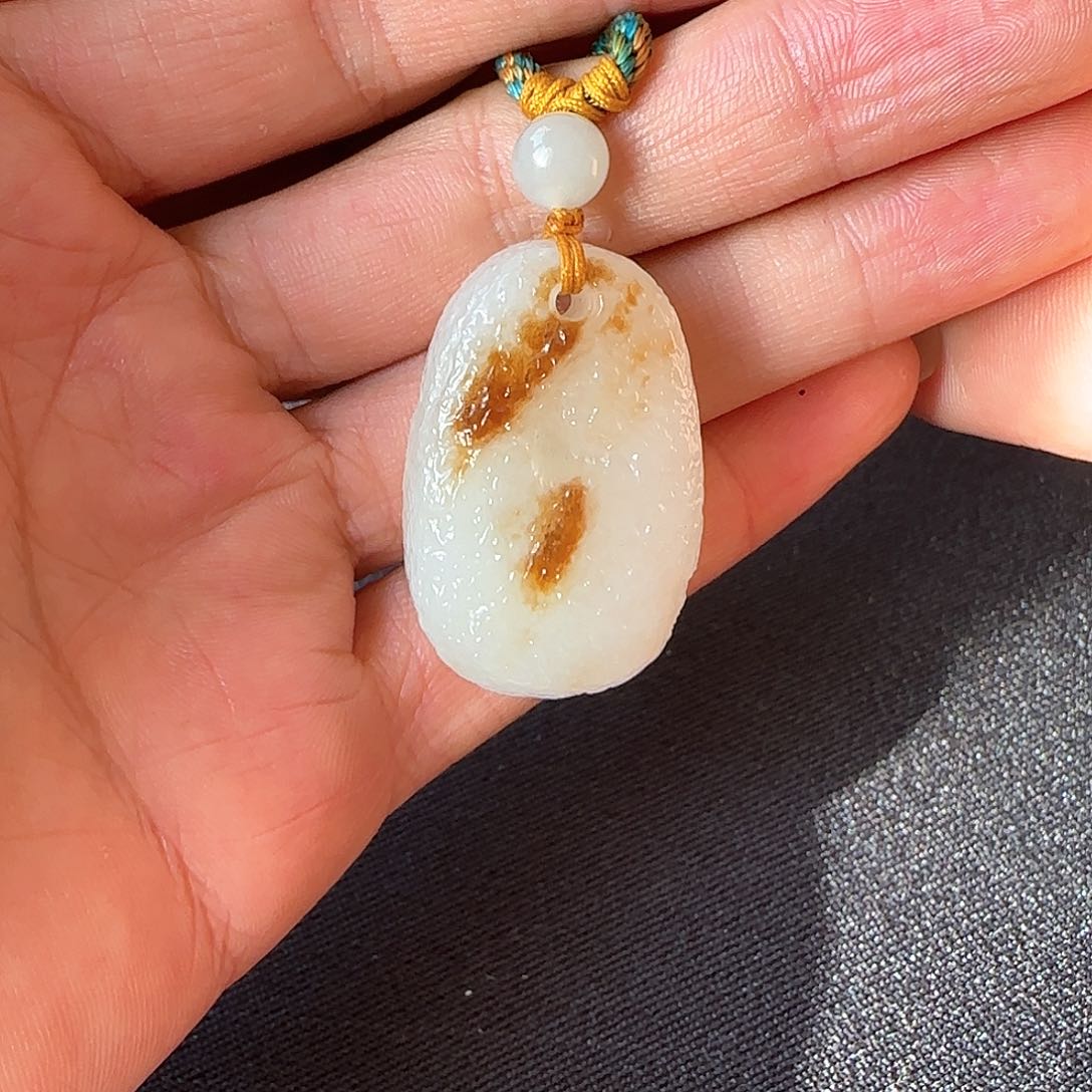 和田玉颈饰未镶嵌艳