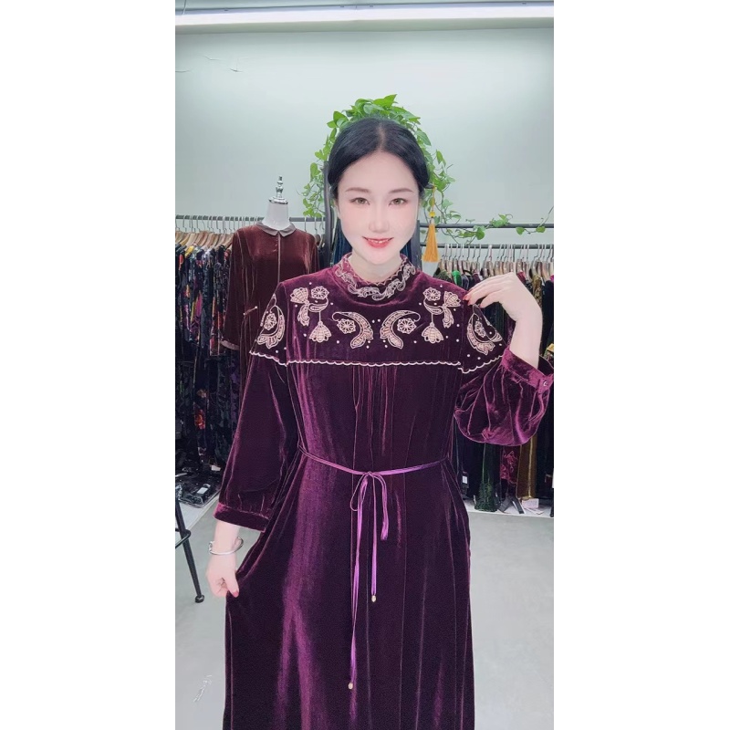 中老年桑蚕丝刺绣抽绳连衣裙大码高端时尚