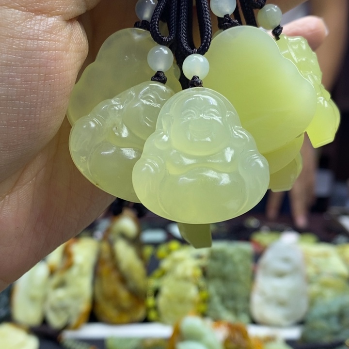 蛇纹石玉未镶嵌颈饰多样性发其一