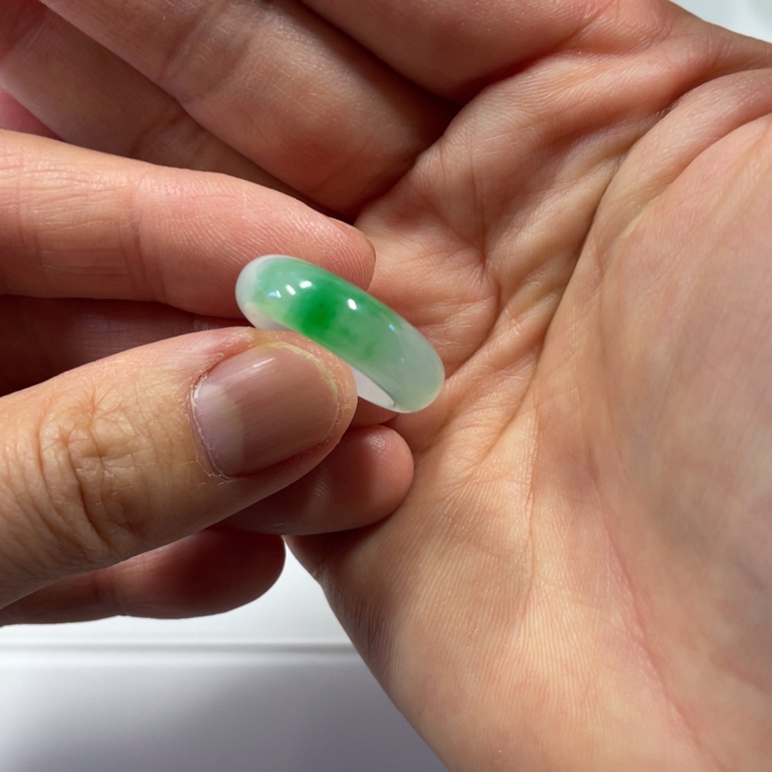 翡翠未镶嵌颈饰戒圈