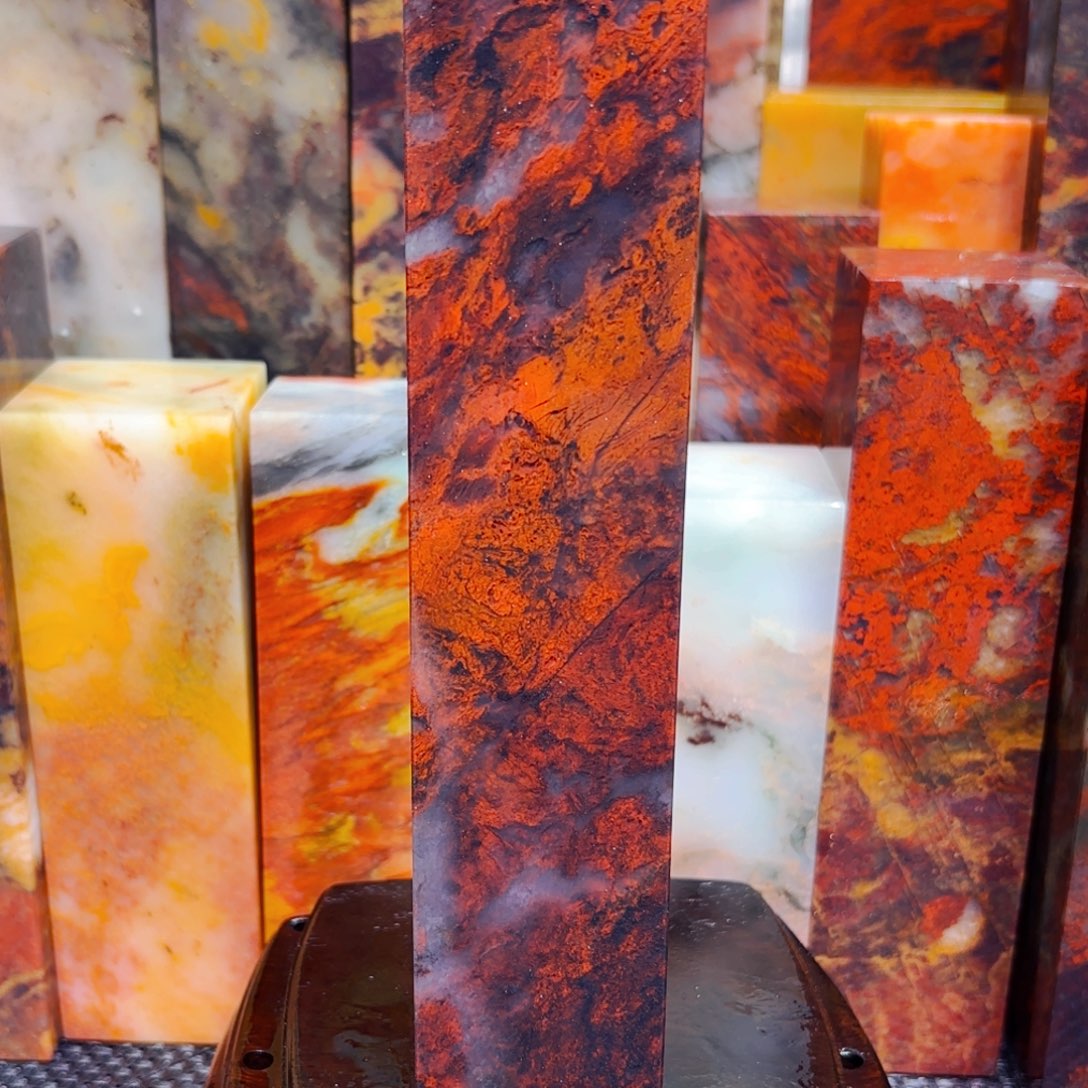 石材桂林鸡血玉大地料