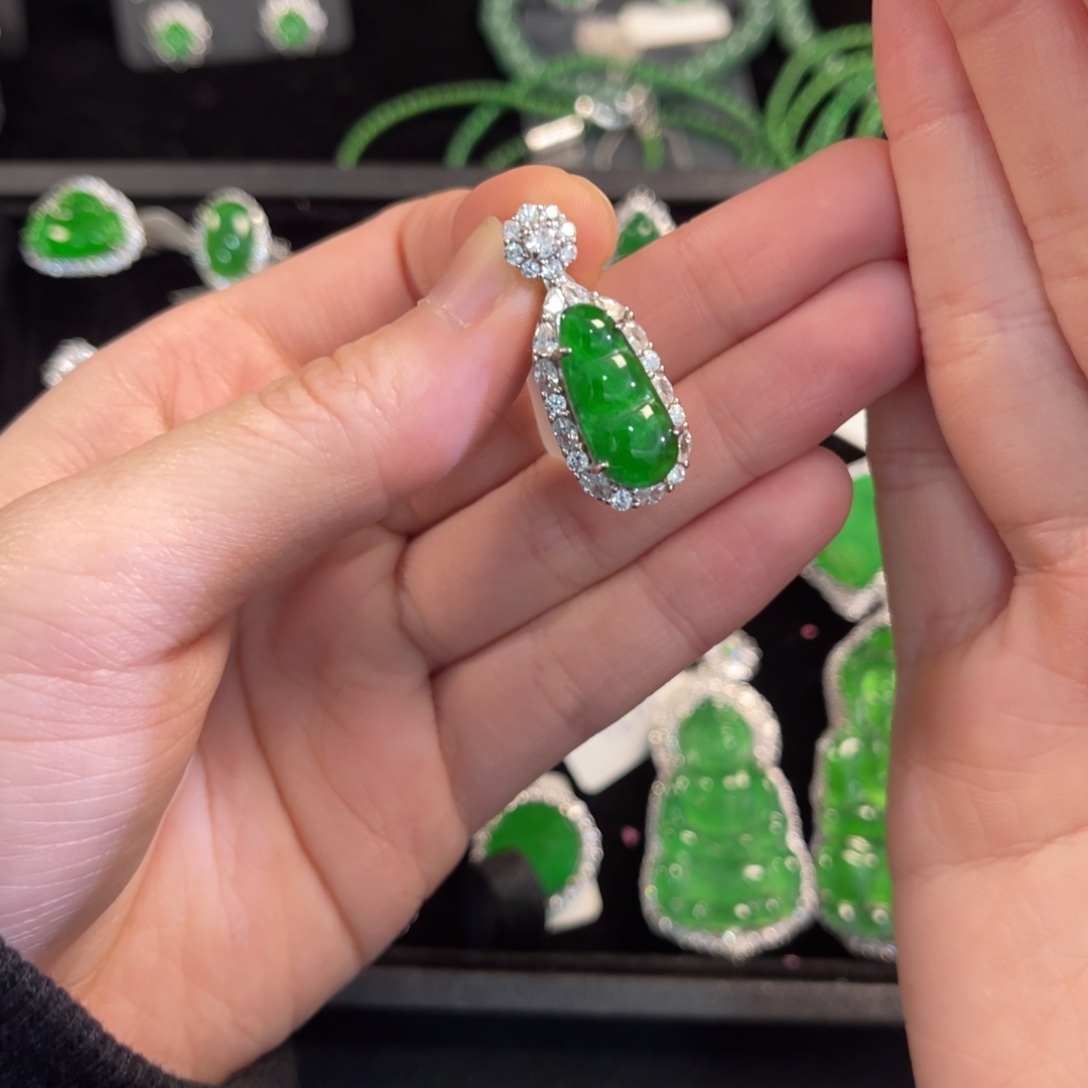 翡翠银S925镶嵌戒指福豆吊坠