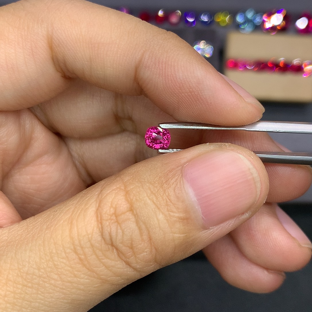 尖晶石裸石69分绝地武士