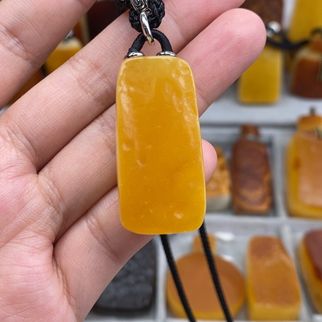 琥珀吊坠(赠链)未镶嵌