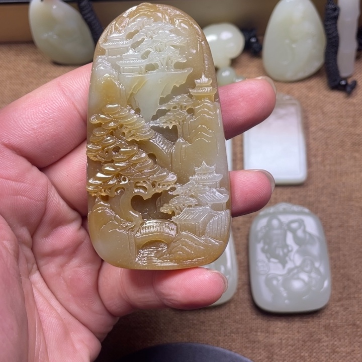 人***风和田玉（糖玉）未镶嵌颈饰