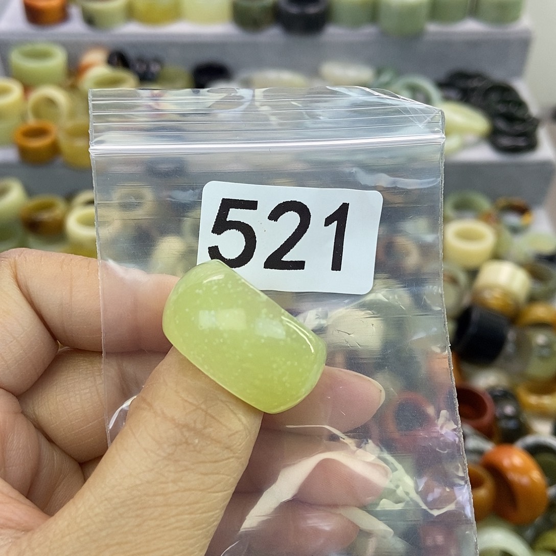 请***下蛇纹石玉未镶嵌戒指