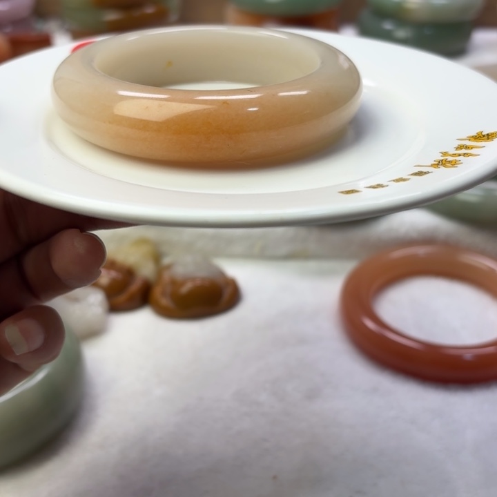 石英岩玉未镶嵌手镯