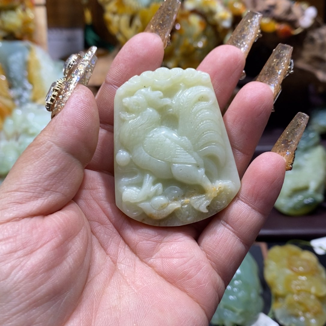 蛇纹石玉颈饰未镶嵌