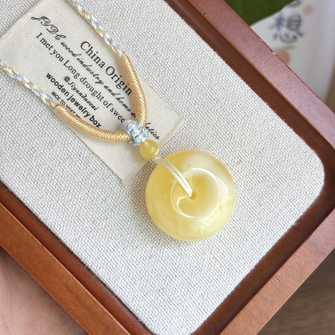 溶洞平安扣编绳，琥珀蜜蜡原矿