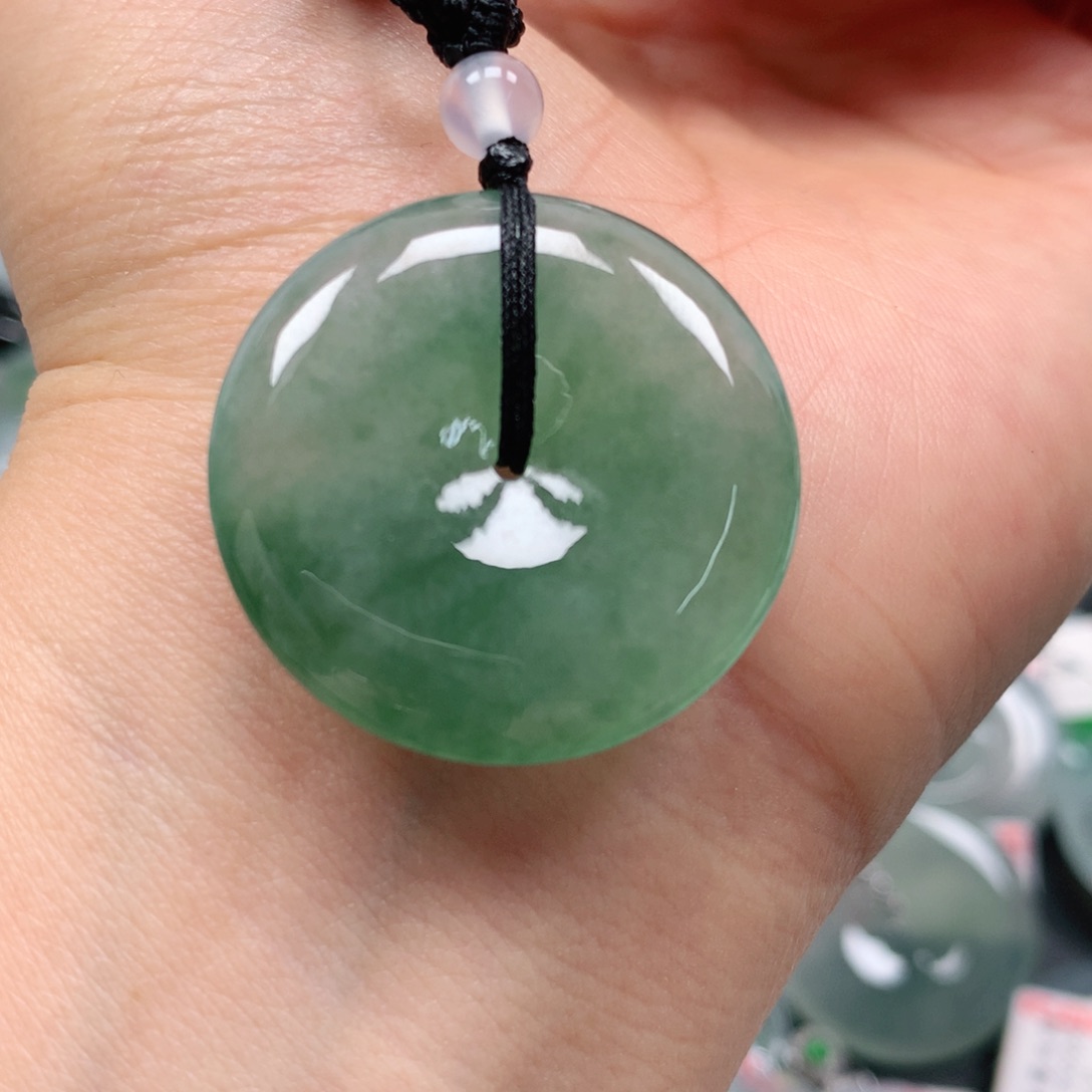 翡翠颈饰未镶嵌天然翡翠