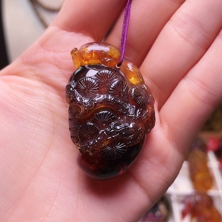 琥珀未镶嵌裸石抚顺琥珀豆油红鼠你有米
