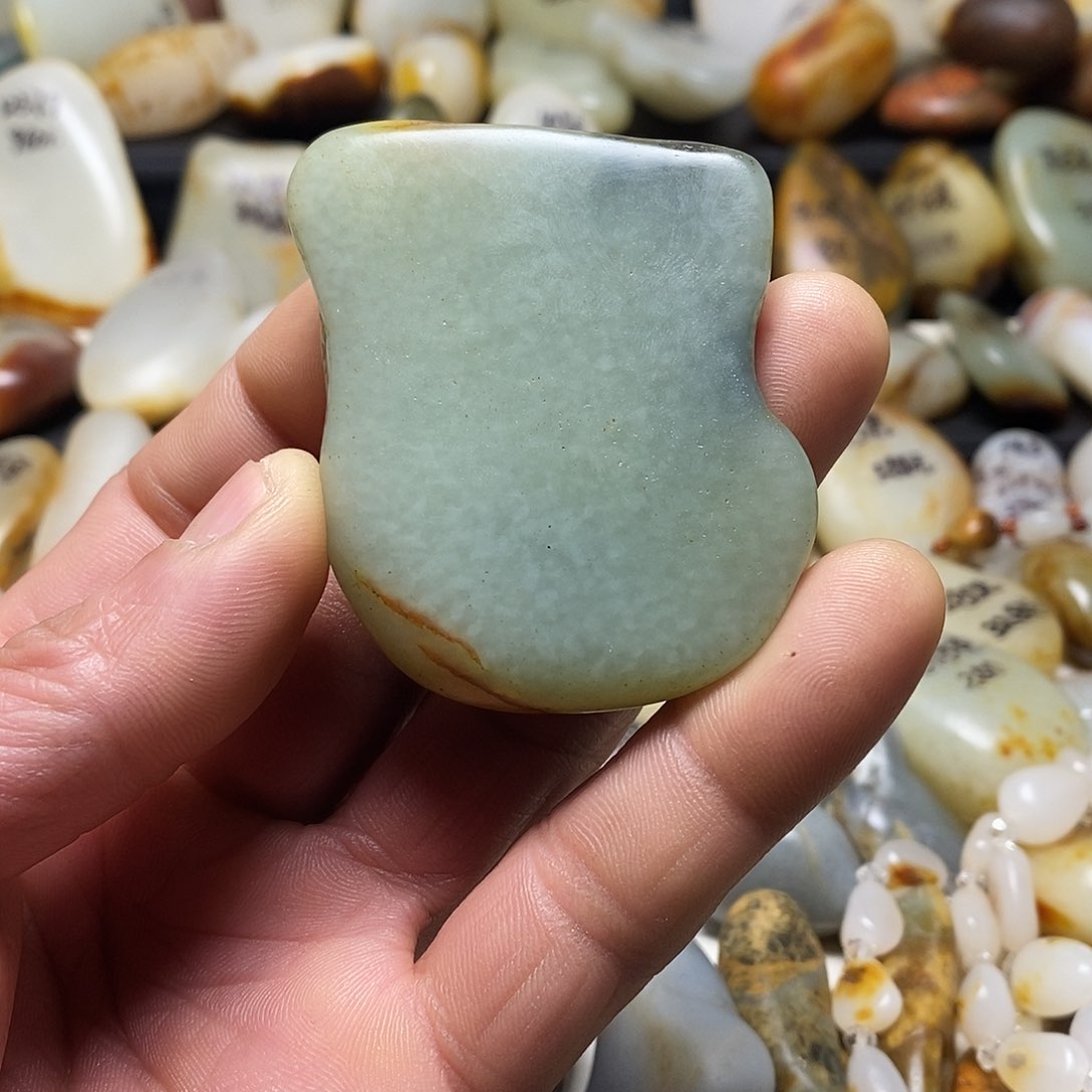 和田玉颈饰未镶嵌吊坠