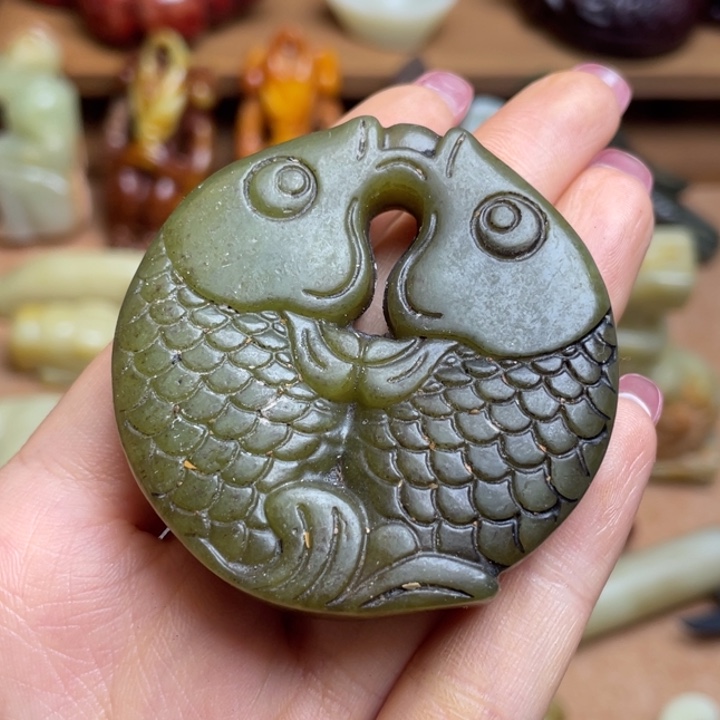 蛇纹石玉未镶嵌颈饰