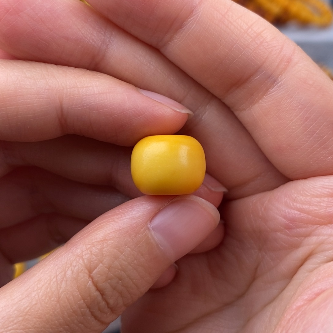 未镶嵌琥珀珠宝奇石