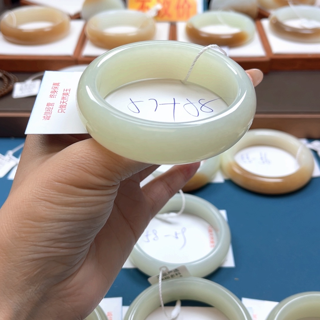 未镶嵌手镯和田玉