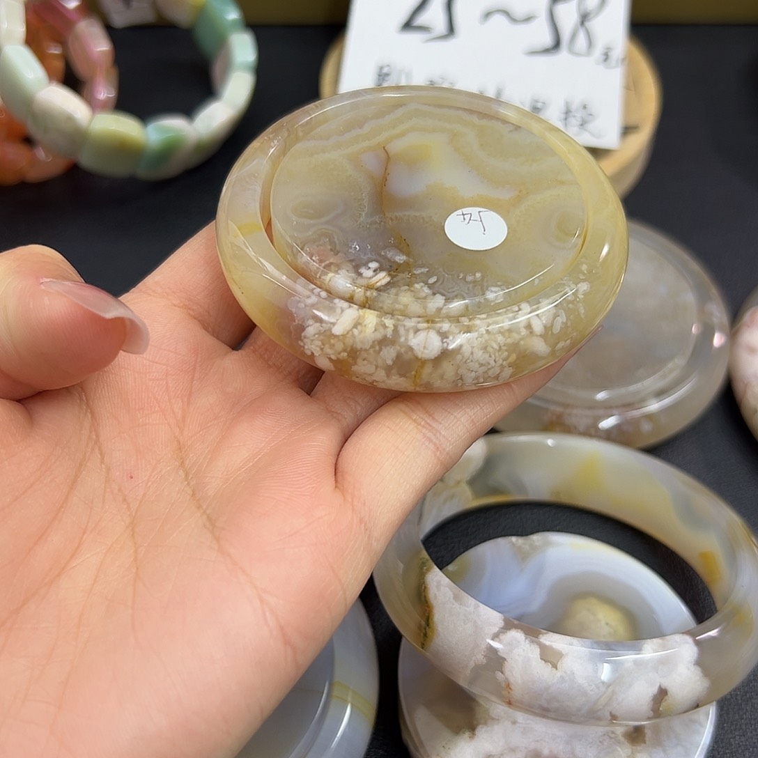 玛瑙/玉髓手镯未镶嵌?*屁54