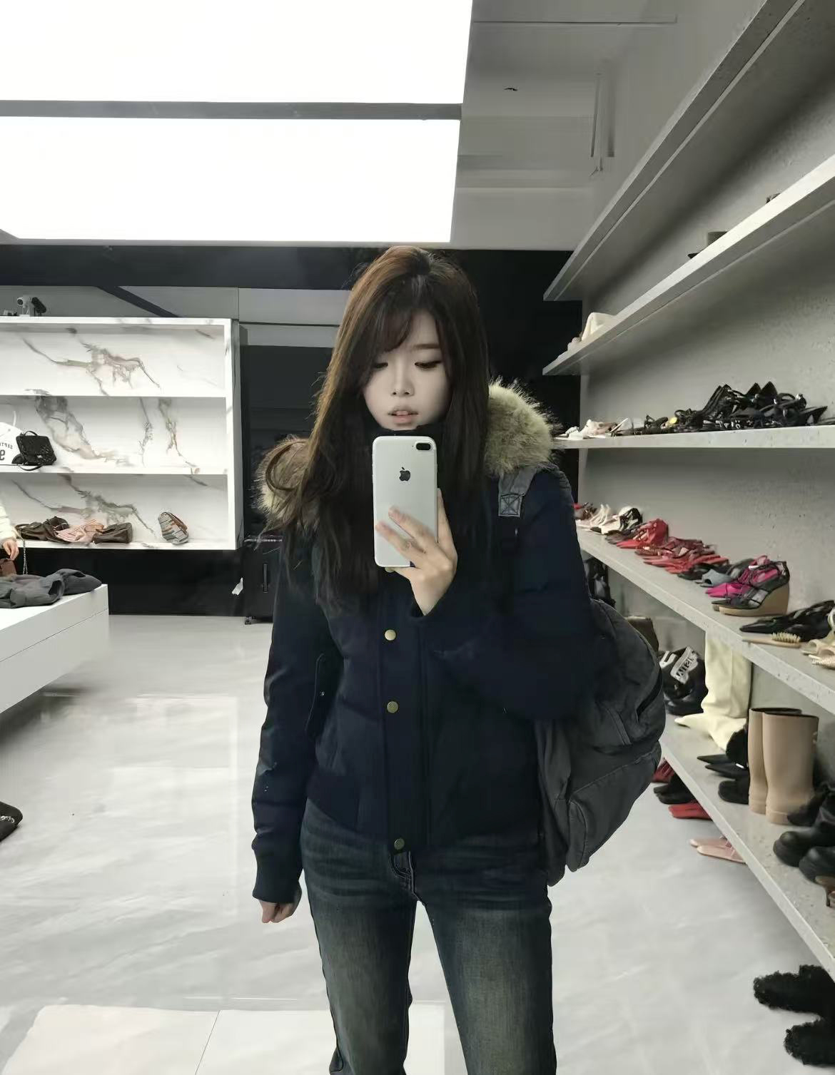 尹千金J【苏黎雾冬】潮流休闲显瘦百搭连帽短款大领子羽绒服M257465