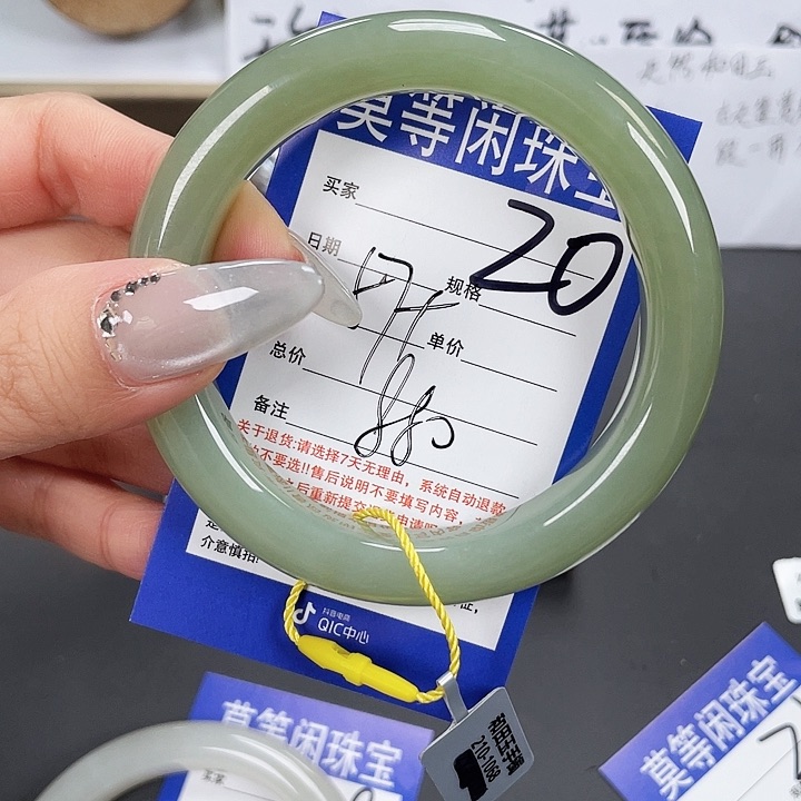 和田玉手镯未镶嵌