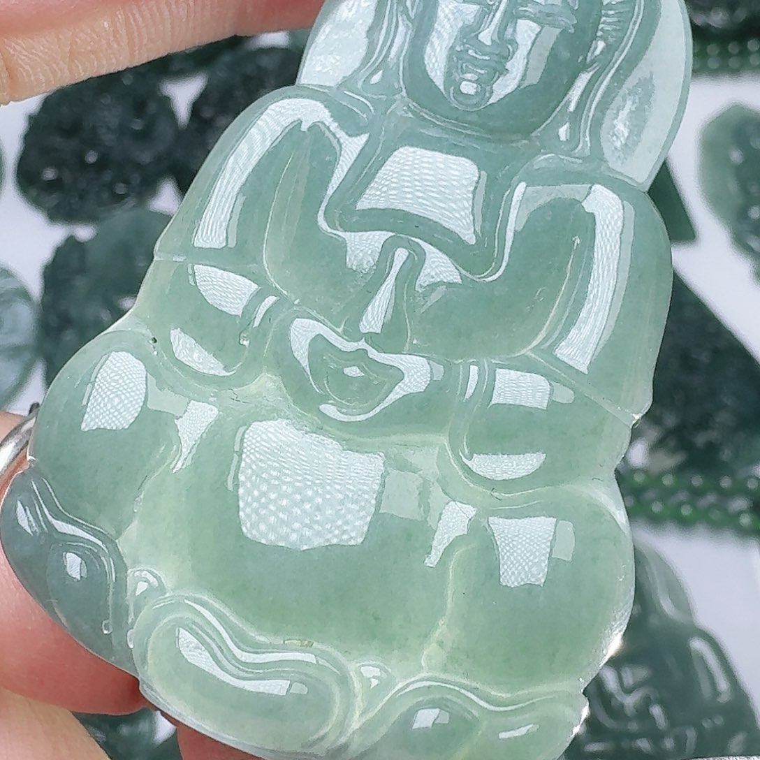 翡翠未镶嵌颈饰多样性发其一