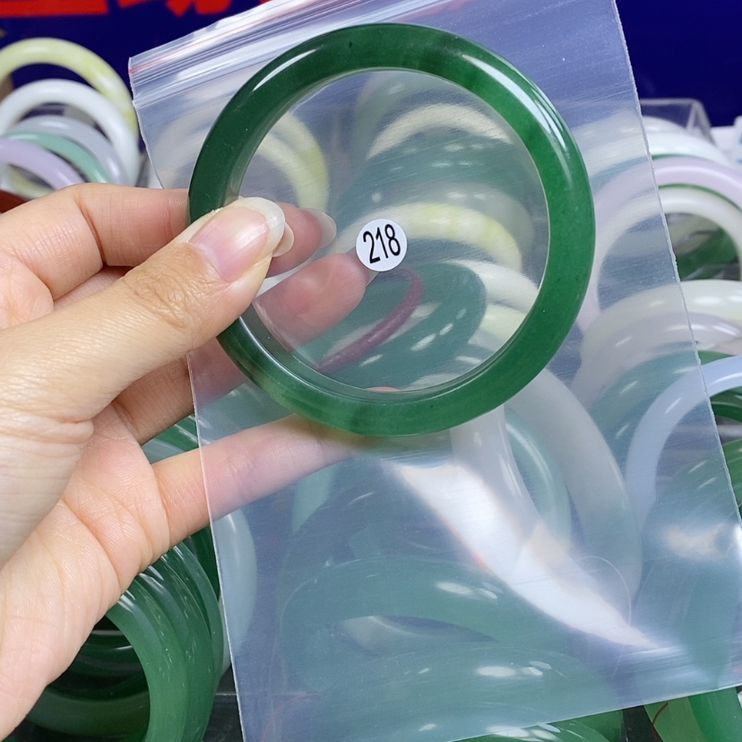 【闪购商品】石英质玉手镯未镶嵌62